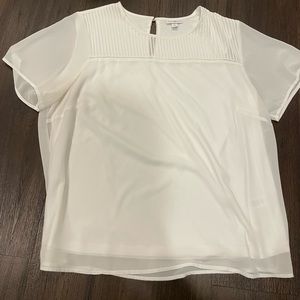 Women’s short sleeve blouse.